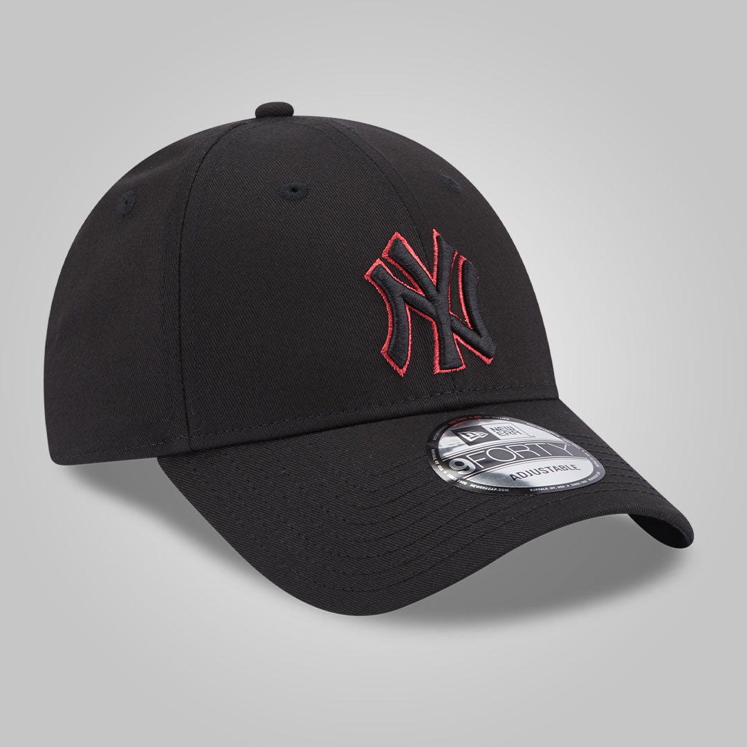 New York Yankees Team Outline Black 9FORTY Adjustable Cap