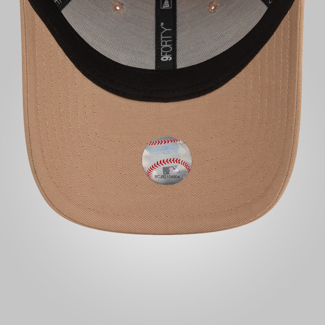 New York Yankees Seasonal Infill Beige 9FORTY Adjustable Cap
