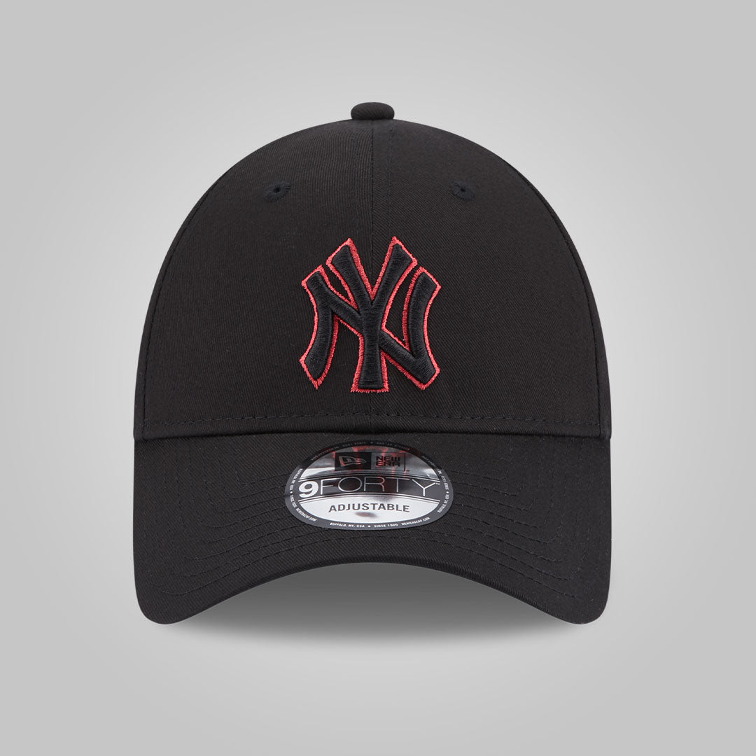 New York Yankees Team Outline Black 9FORTY Adjustable Cap