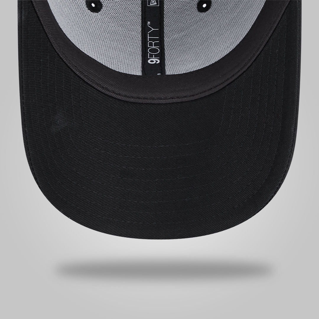 New York Yankees Team Outline Black 9FORTY Adjustable Cap