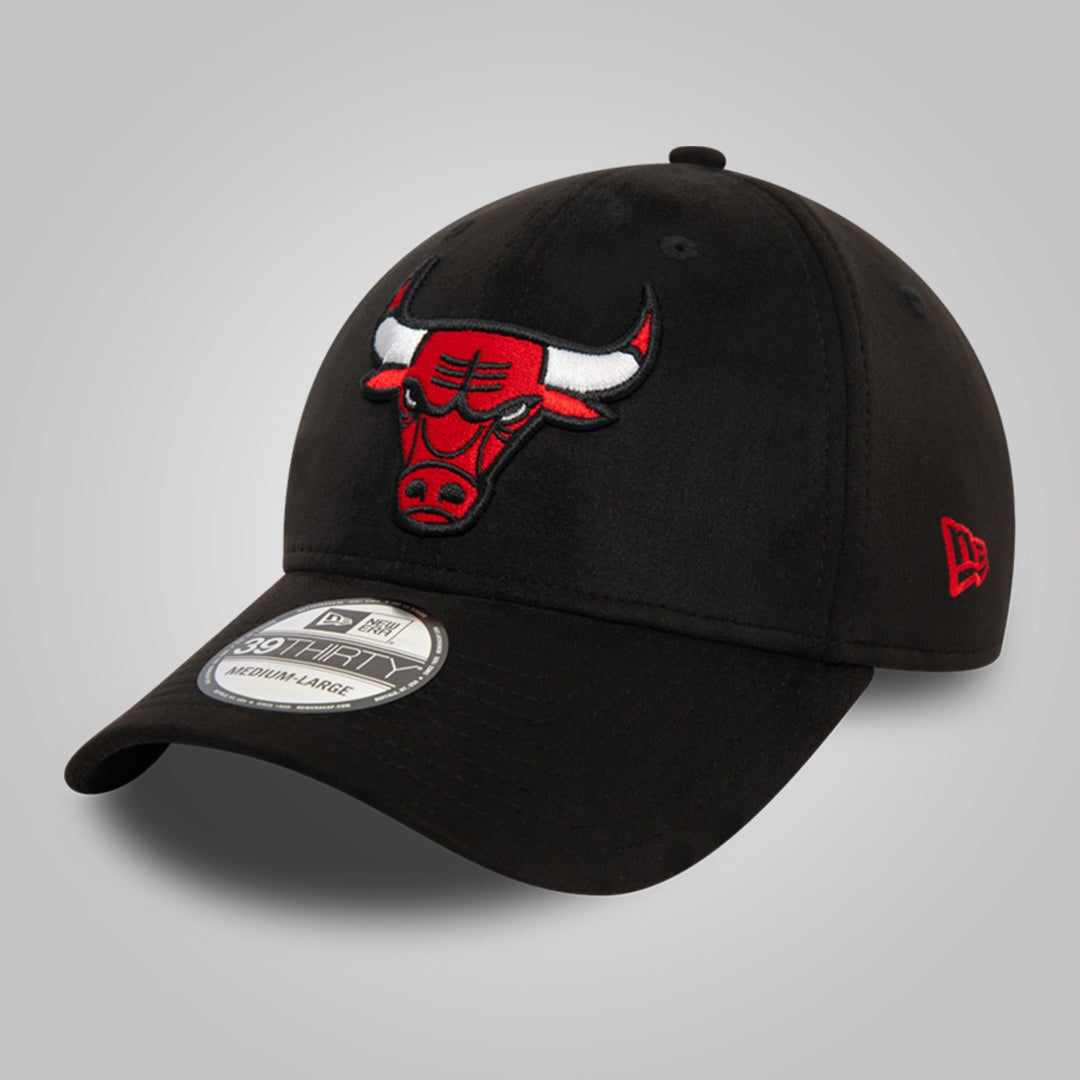 Chicago Bulls Faux Suede Black 39THIRTY Stretch Fit Cap