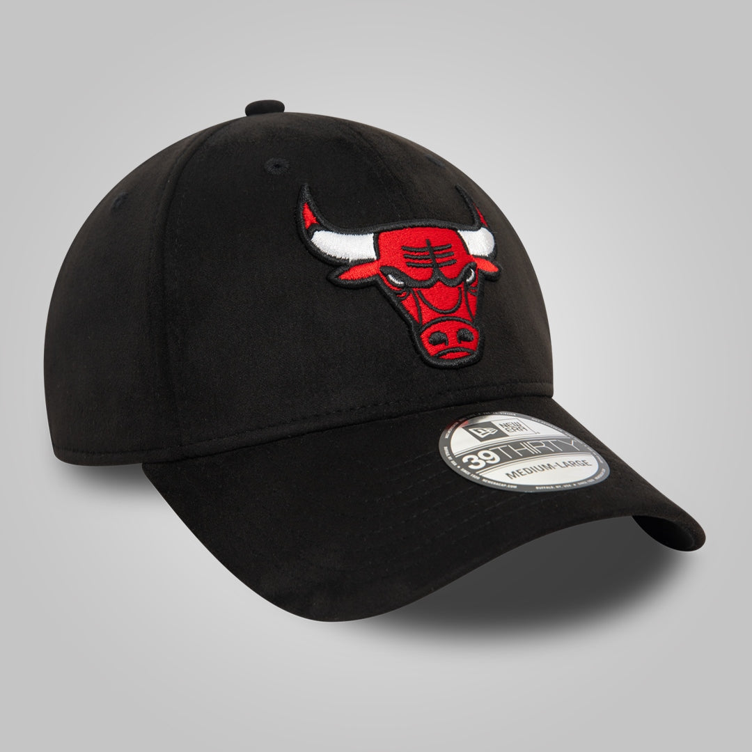 Chicago Bulls Faux Suede Black 39THIRTY Stretch Fit Cap