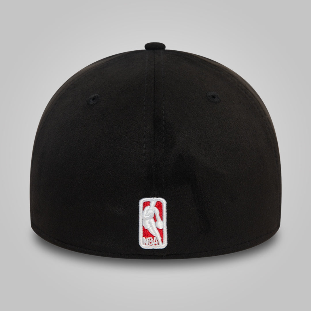 Chicago Bulls Faux Suede Black 39THIRTY Stretch Fit Cap